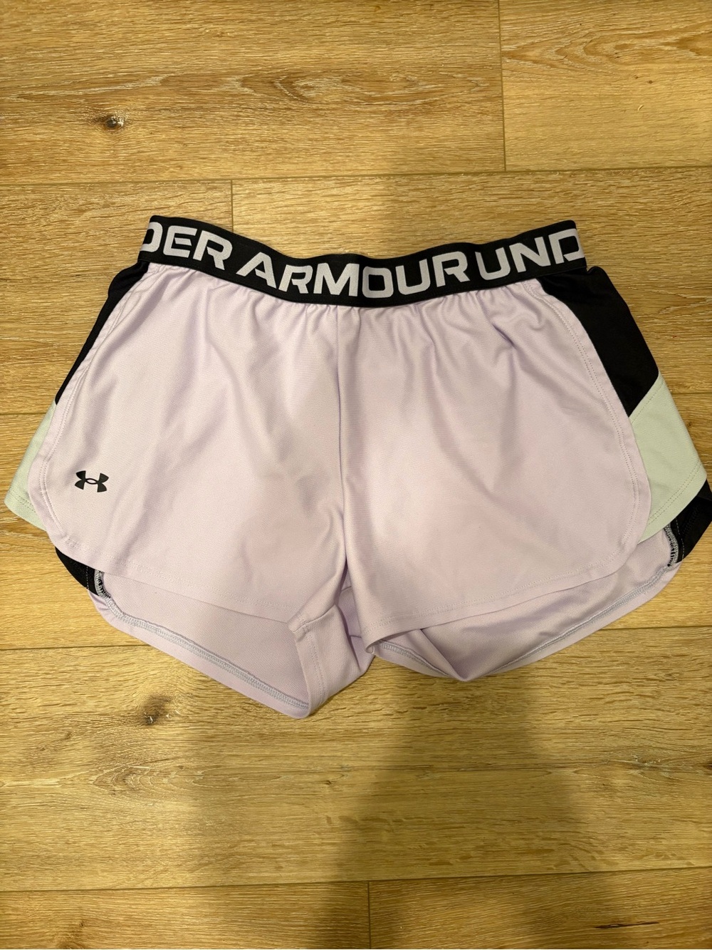 Under Armour Women’s Light Purple Performance Shorts-size M
